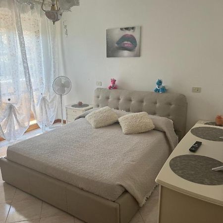 Bellissima Stanza Con Parcheggio Gratuito Apartment Cinquale Bagian luar foto