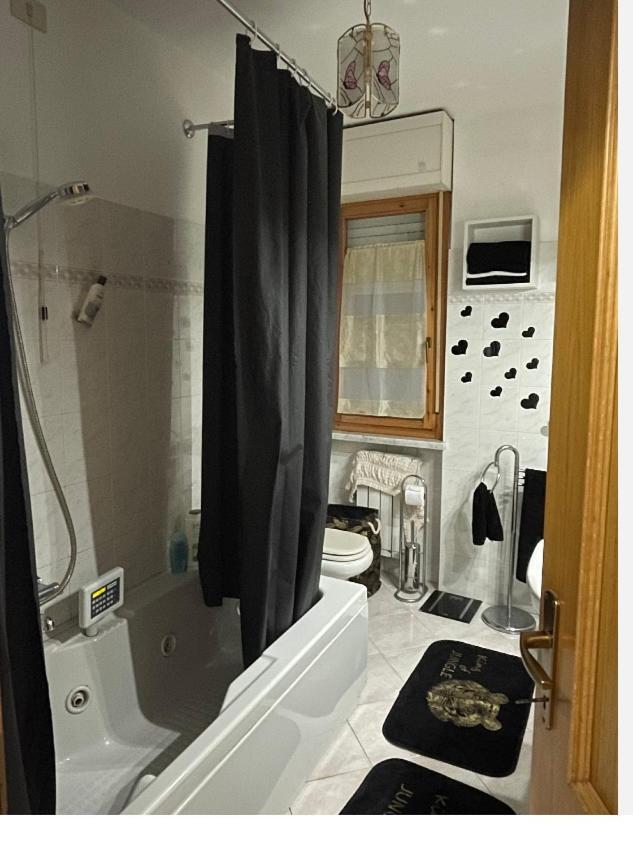 Bellissima Stanza Con Parcheggio Gratuito Apartment Cinquale Bagian luar foto