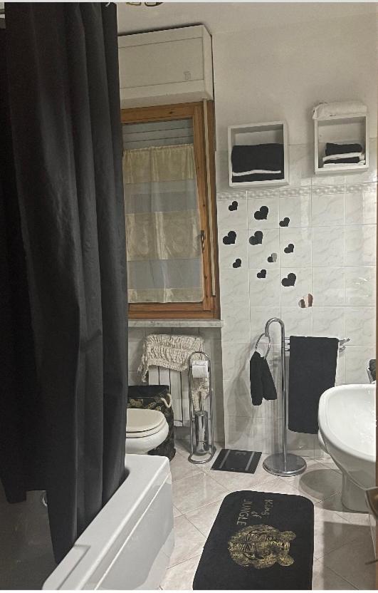 Bellissima Stanza Con Parcheggio Gratuito Apartment Cinquale Bagian luar foto