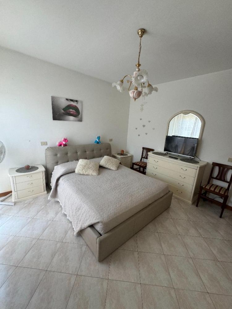 Bellissima Stanza Con Parcheggio Gratuito Apartment Cinquale Bagian luar foto
